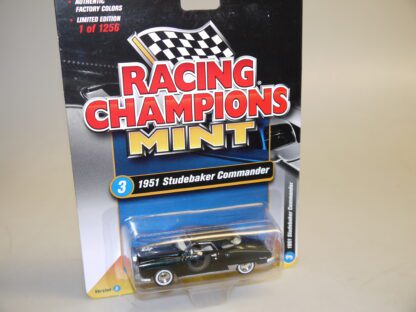 1:64 RC004 Racing Champions 1951 Studebaker Commander schwarz, neuw./ovp