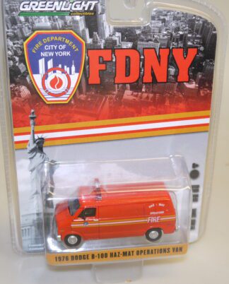 1:64 Greenlight 29804 1976 Dodge B-100 Haz-Mat Van, neuw./ovp