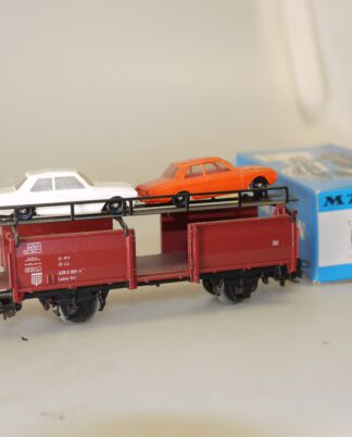 H0 Märklin 4613: Autotransportwagen ‚Laaes 541' mit Ladung Ford 12M, neuw./ovp