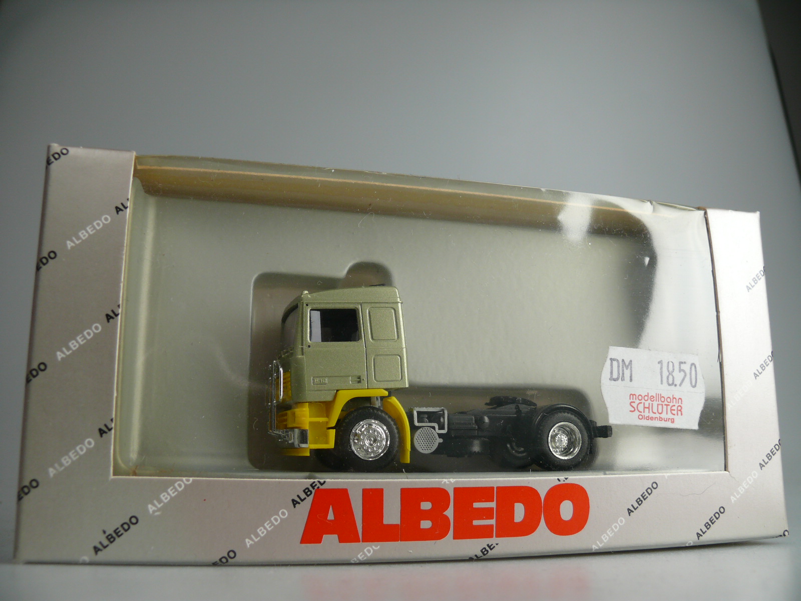 1:87 Albedo 300143 VOLVO F12 INTERCOOLER ZM 'BEIGE-MET.', NEU
