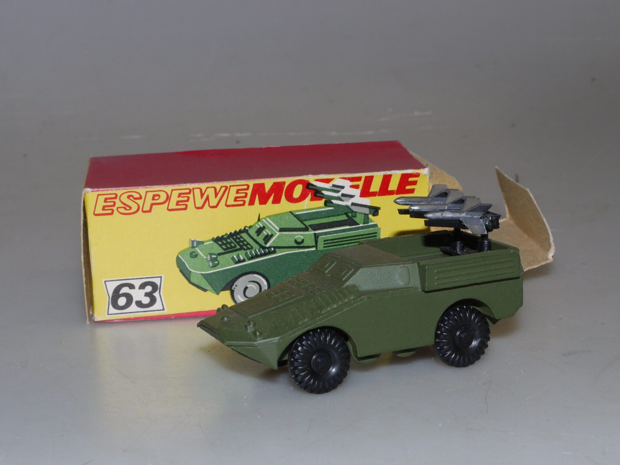 1:87 Espewe Militär/NVA 63 Schützenpanzerwagen SPW 40 mit Raketen, neu/ovp