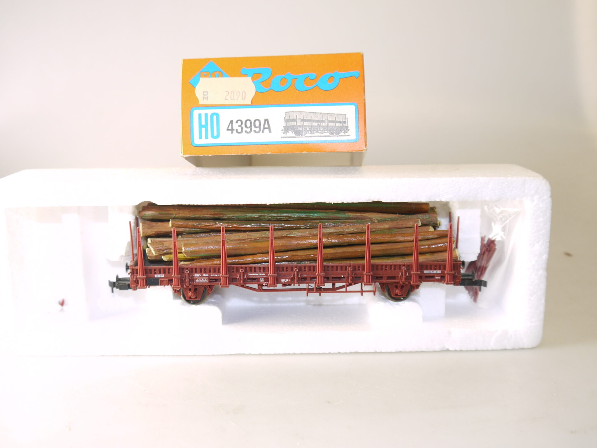 H0 Roco 4399A Rungenwagen mit Holzladung, top/ovp/KKK/leicht gealtert