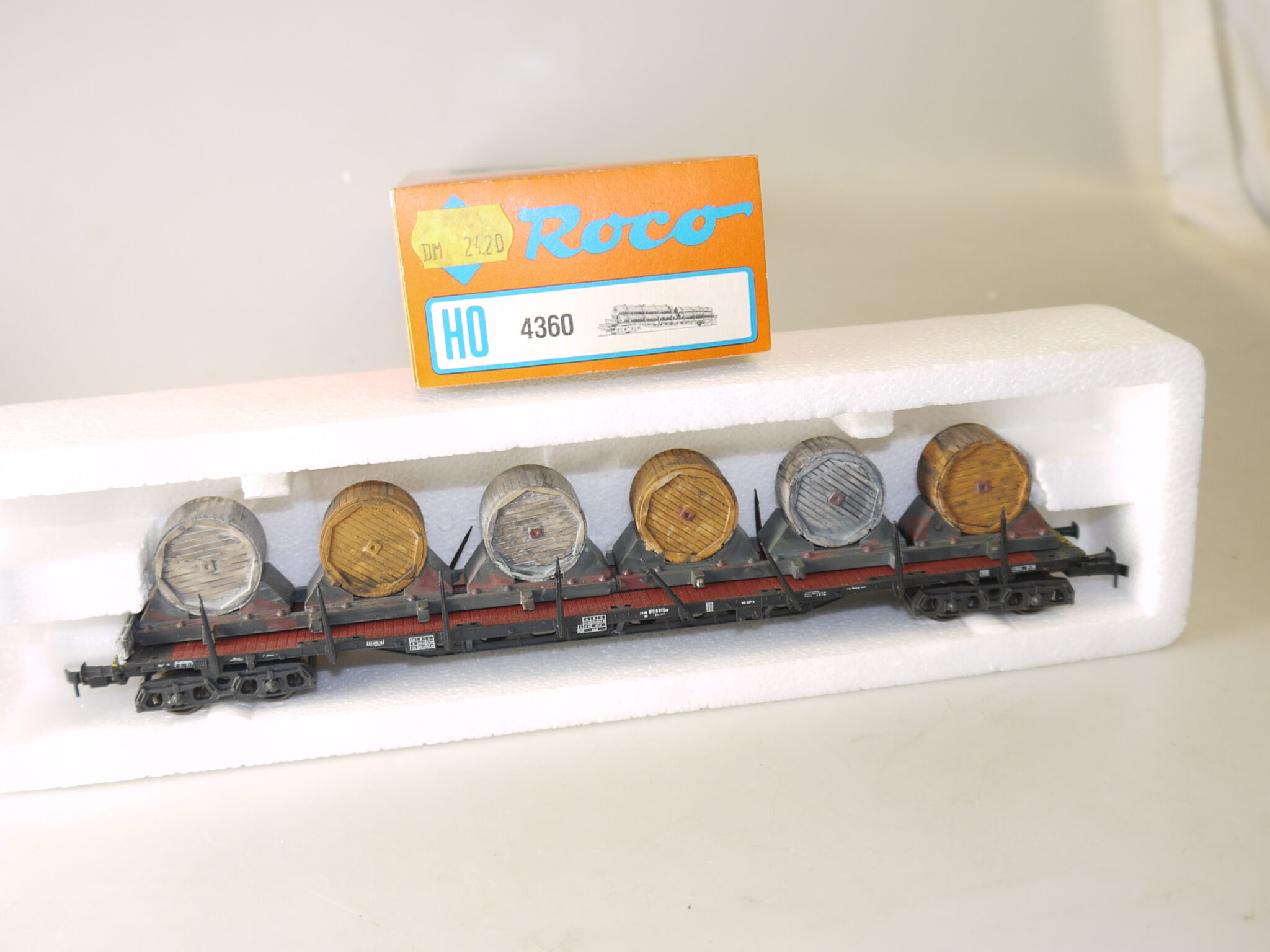 h0 Roco 4360 Flachwagen Sss-y716 + Ladung: Weinfässer, top/OVP/KKK/gealtert