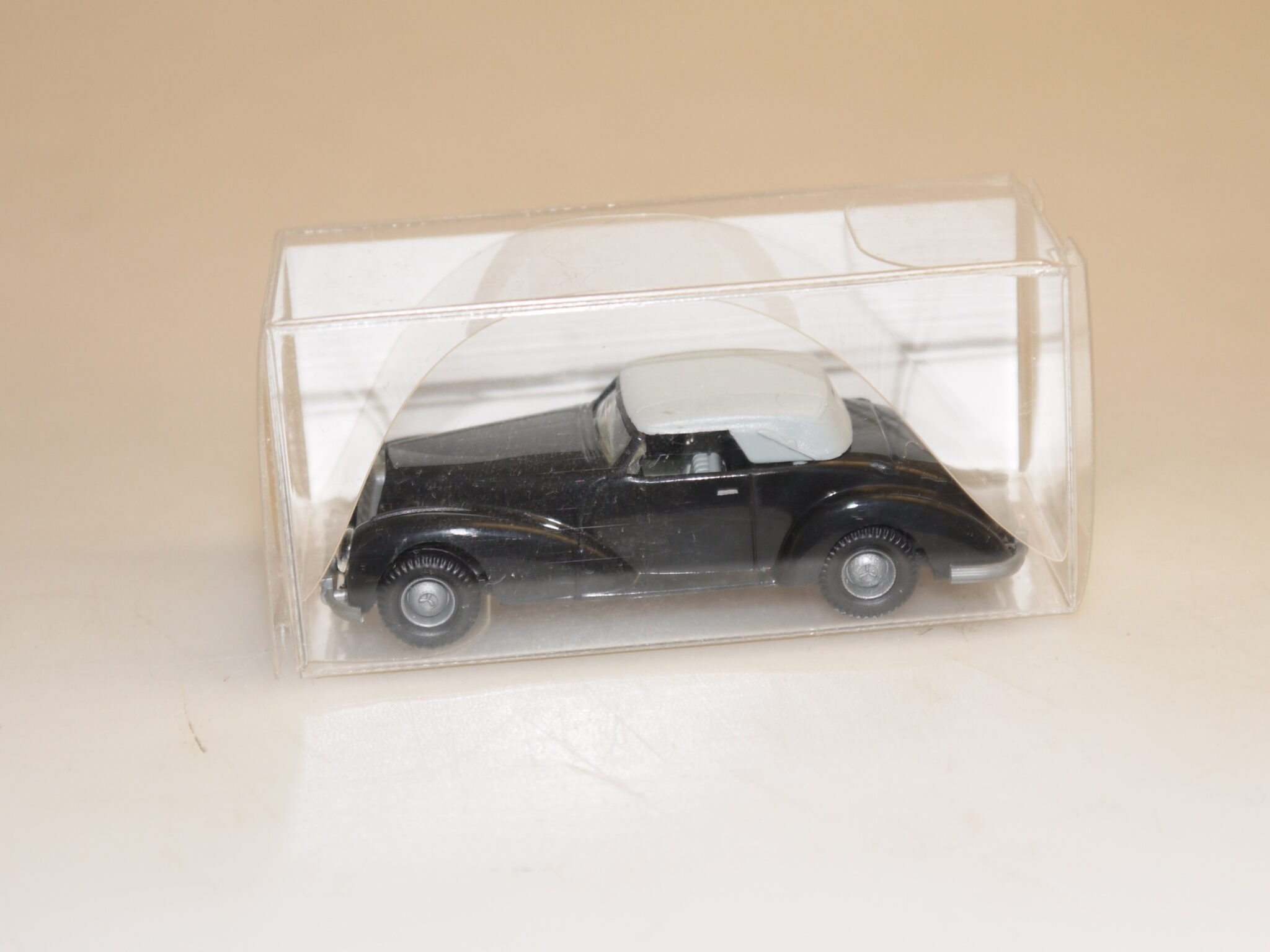 1:87 Praline 84201 MB 300S Cabriolet schwarz, neuw./Ersatz-Vp