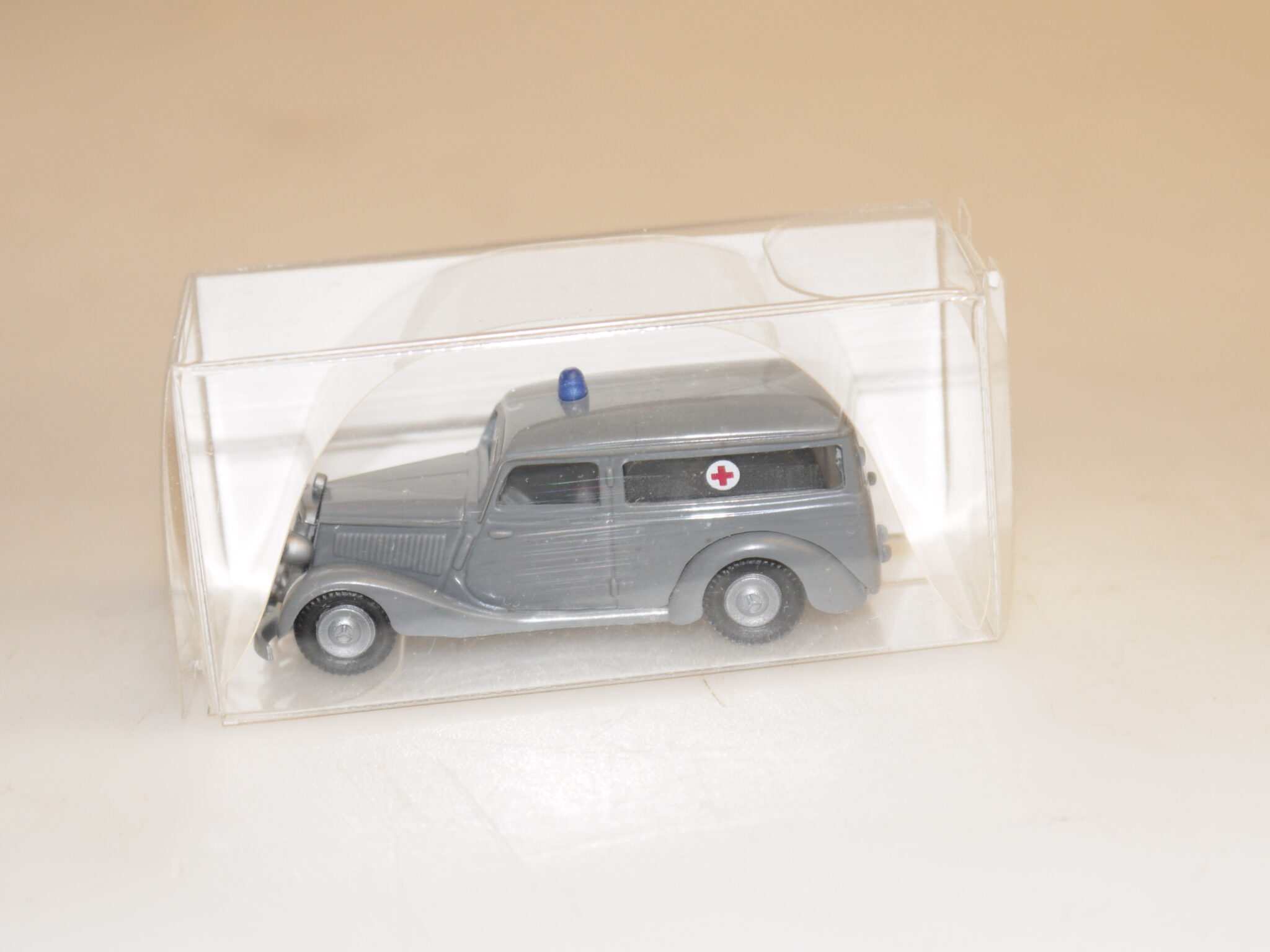 1:87 Praline 0504 MB 170V Rotes Kreuz grau, neuw./Ersatz-Vp