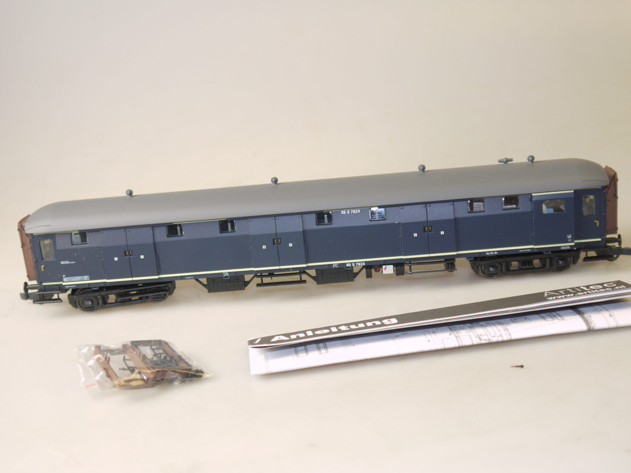 H0: Artitec 20.293.02 Packwagen NS blau Dach grau, neuw./aber ohne ovp