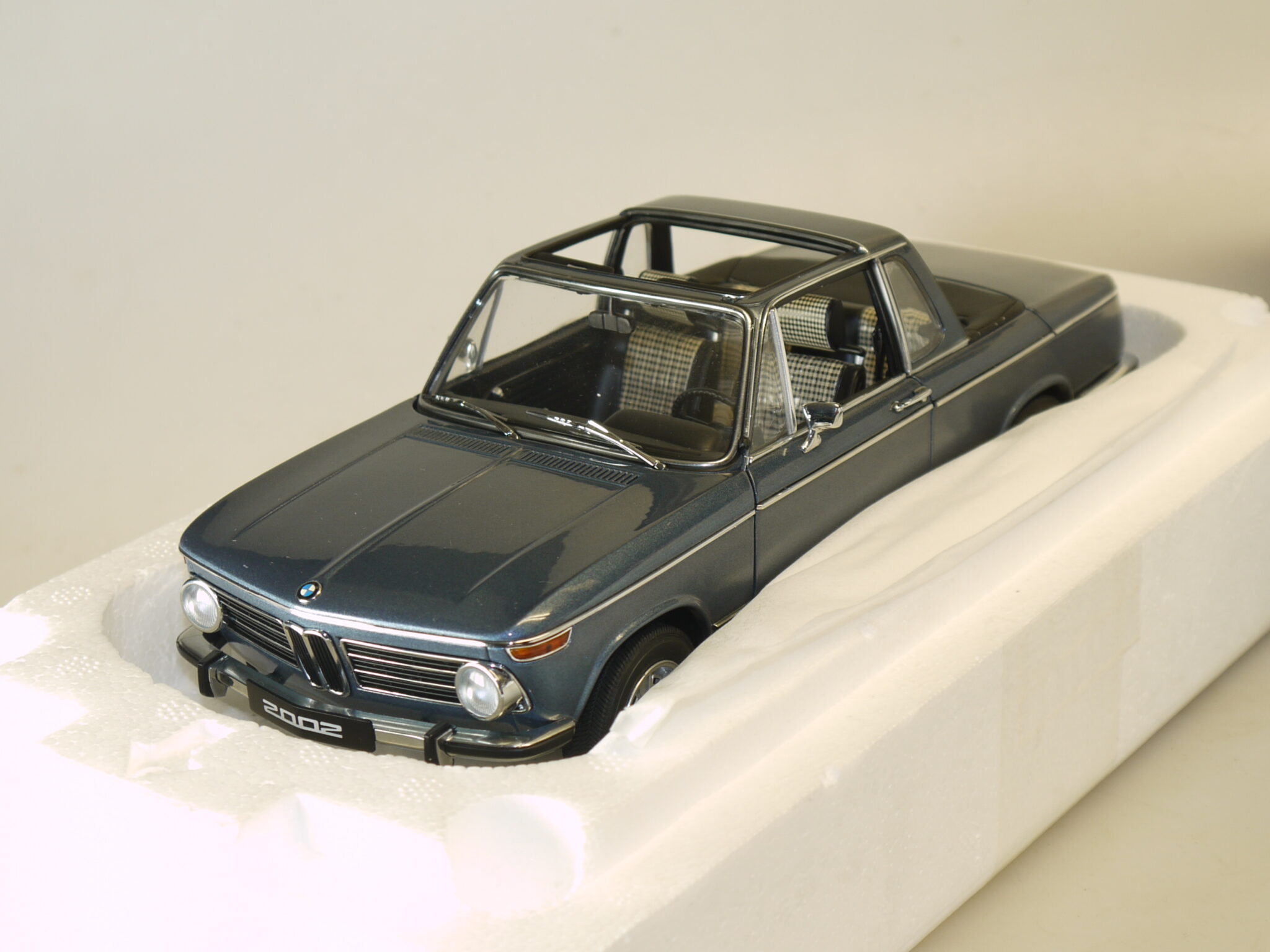 1:18 AUTOart BMW 2002 Baur Cabrio blau, neuw./ovp – Bild 2