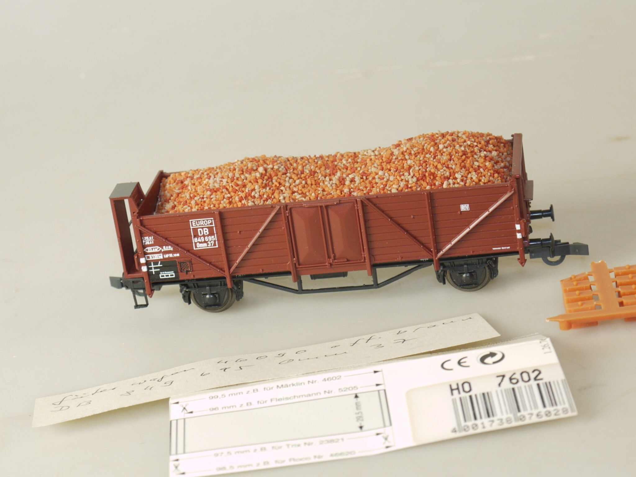 H0 Roco: 46090 Güterwagen Omm37 mit Ladegut, neuw., aber ohne ovp