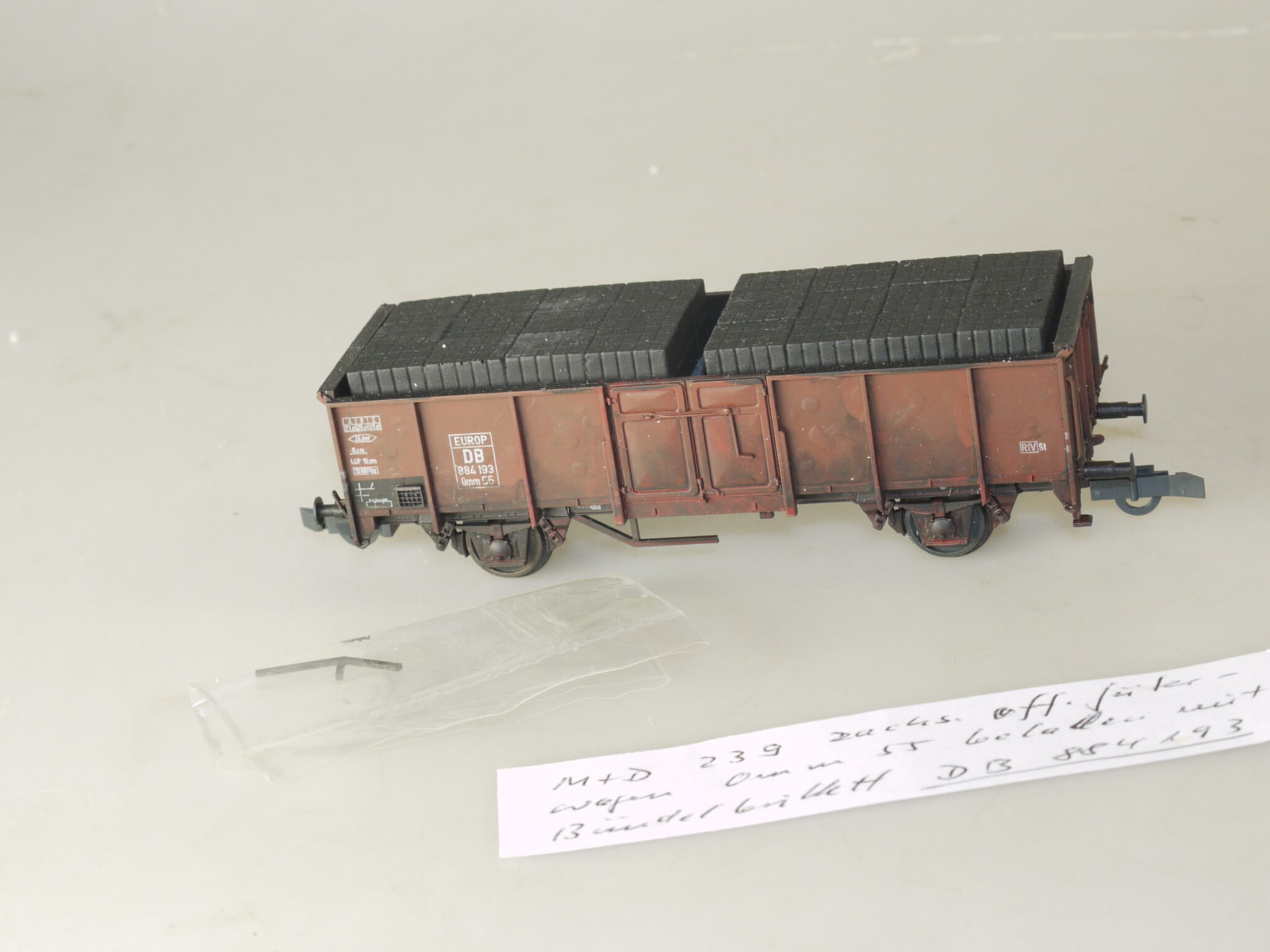 h0 Klein Modellbahn / M+D 239 Güterwagen Omm55 + Ladung: Briketts, neuw.,/Mangel/ohne OVP