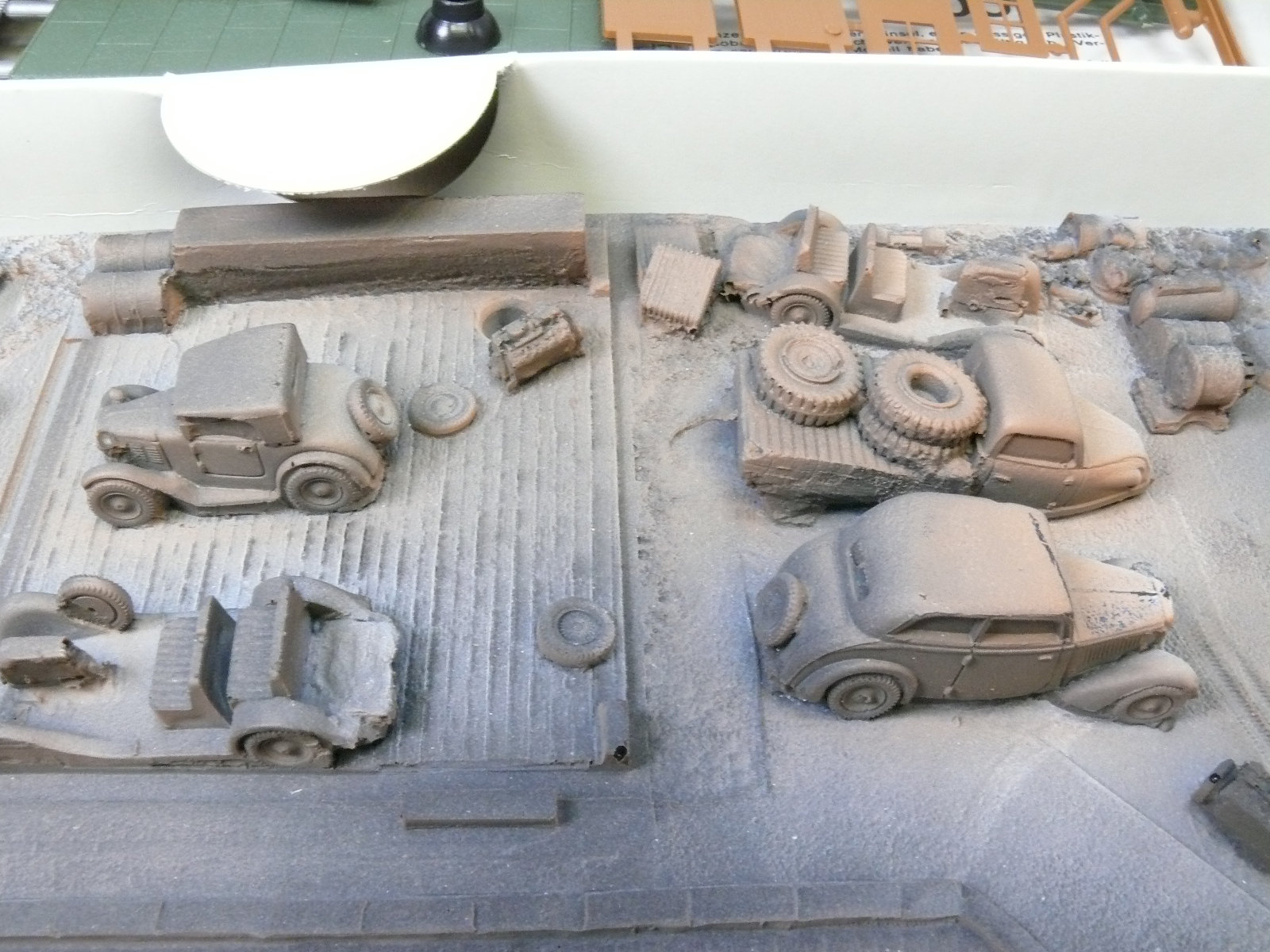 H0: POLA 100 SZENORAMA 'TANKSTELLE MIT AUTOREPARATUR’, NEU – Bild 2