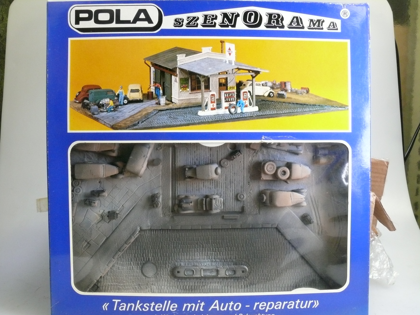 H0: POLA 100 SZENORAMA 'TANKSTELLE MIT AUTOREPARATUR’, NEU