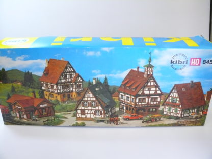 BAUSATZ H0: 8450 KIBRI 5X FACHWERKHAUS ‚RATHAUS/BAHNHOF...‘, NEU