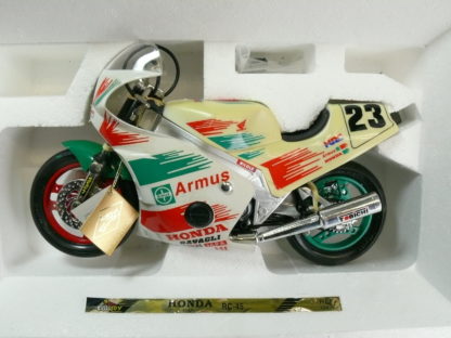 Neuer Preis! 13826 GUILOY 1:10 HONDA RC-45 'ARMUS', neu