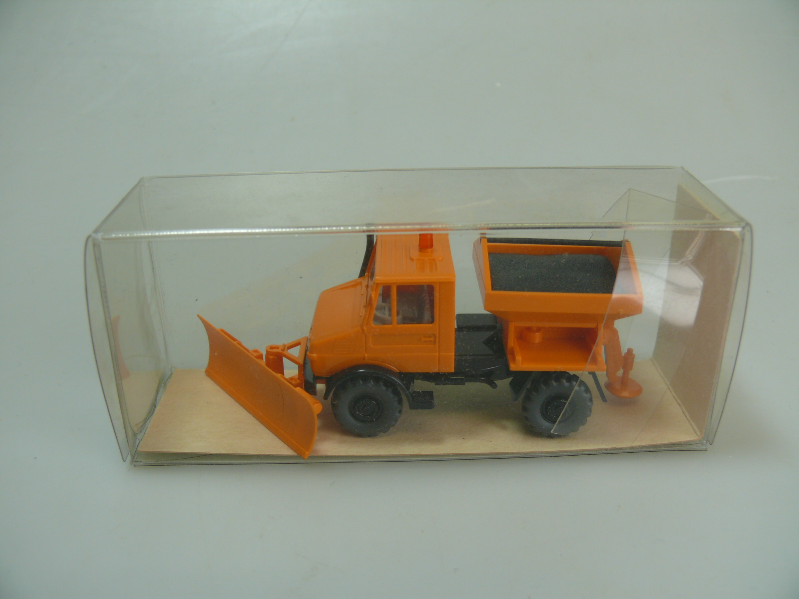 1:87 Wiking 18646 Unimog 1300 mit Schneepflug, neuw./ovp