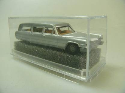 1:87 Praline 82903 CADILLAC KOMBI ‚SILBER‘ – NEU