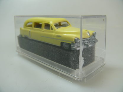 1:87 Praline 3450 '54 CADILLAC KOMBI ‚GELB‘ – NEU