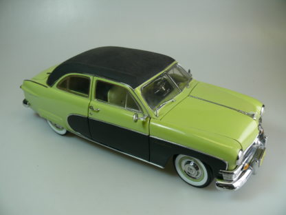 1:18 U.S.A.MODELS PRECISION MINIATURES: 1950 FORD CRESTLINE 'ZWEIFARBLACK'  - MANGEL – Bild 2