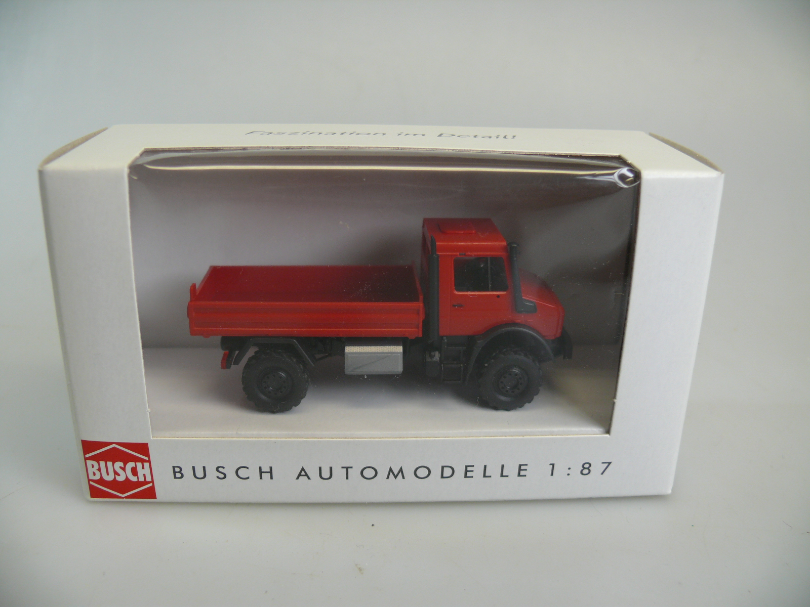 Spur H0: Busch 51007 'MB Unimog U 5023 rot' - neu