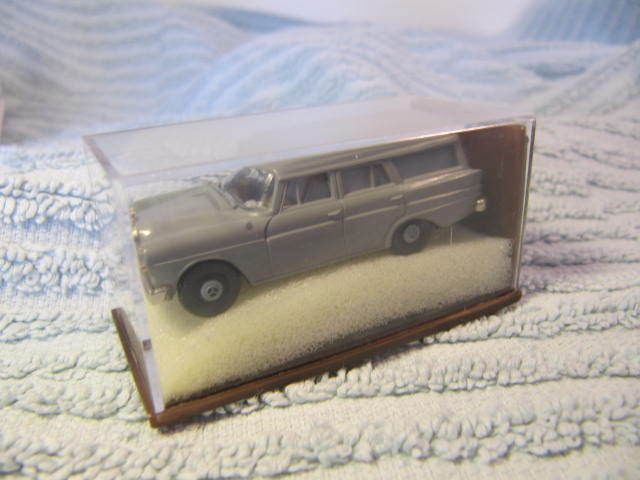 1:87 Brekina 1855 MB 190 KOMBI GRAU - neu!