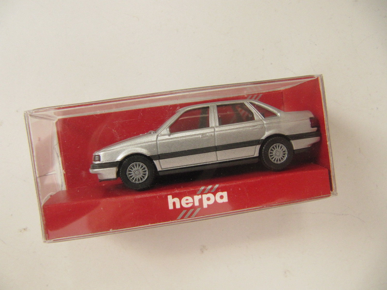 1:87 Herpa 3068 VW PASSAT LIMO SILBER-MET., neu